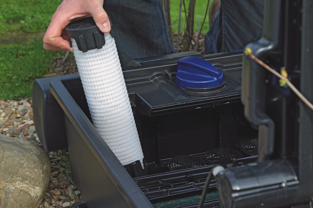 Oase AquaActiv PhosLess plaatsen